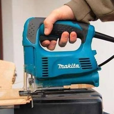 Sierra Caladora Ligera, con Inclinación de Corte / 450W / Incluye estuche. - Imagen 4