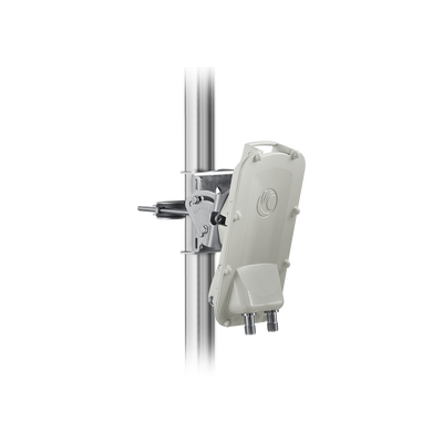 PTP-550 Hasta 1.36 GBps / 4910 - 6200 MHz / 802.11 AC Wave 2 MU-MIMO 4: 4x4 / BackHaul Conectorizado (C050055H014A)
