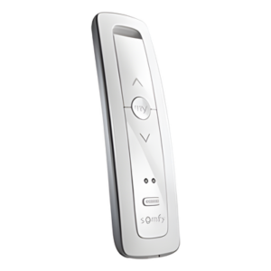 Control remoto 2 canales para motores de persiana Somfy con señal inalámbrica, instrucciones: sube, baja y detener, con posición favorita programada.