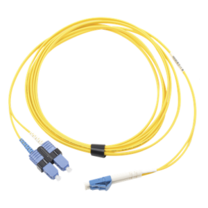 Jumper de Fibra Óptica Monomodo (OS2), XGLO, LC/UPC-SC/UPC Duplex, OFNR, Color Amarillo, 7 Metros (22.97 Pies)