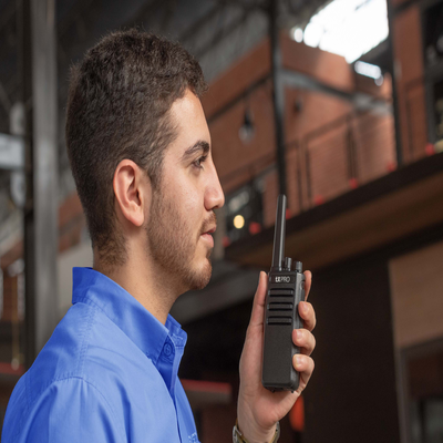 Radio Portátil Analógico UHF 400-470 MHz / 5W / 16 Canales / Scrambler / Batería 2500 mAh / VOX - Imagen 9