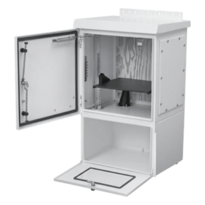 Gabinete Para Exterior OSP ComLine de 18 UR con espacio para Baterías, 600 mm de Ancho, 500 mm de Profundidad De Aluminio, Color Gris Claro Con Protección NEMA 4/12/4X/3/3R; IP66